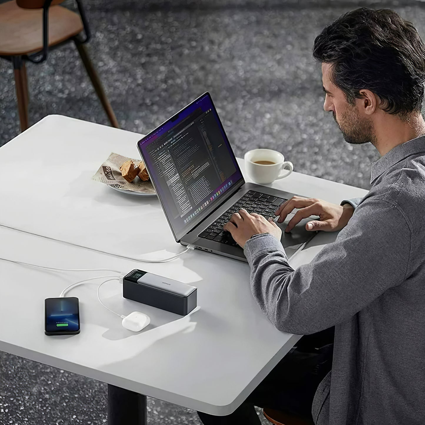 Zewnętrzna bateria Anker 737, 24000mAh, 140W, QC + PD, 1 x USB-A - 2 x USB-C, Czarna A1289011