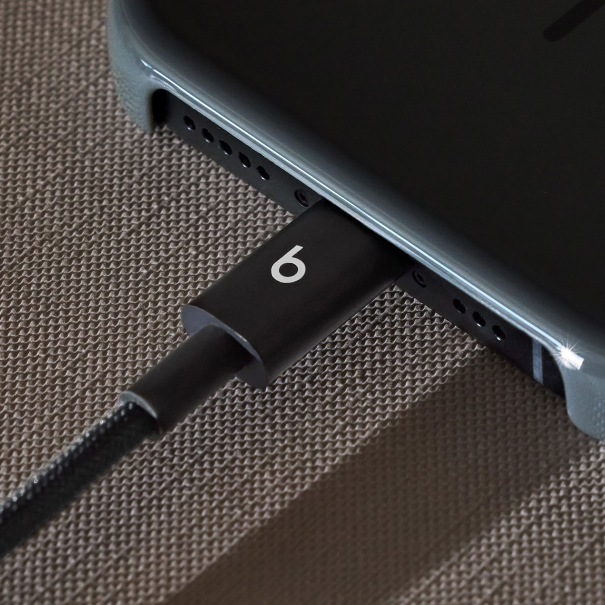 Kabel do danych i ładowania USB-C - USB-C Beats, 1,5m, Czarny MDGA4ZM/A