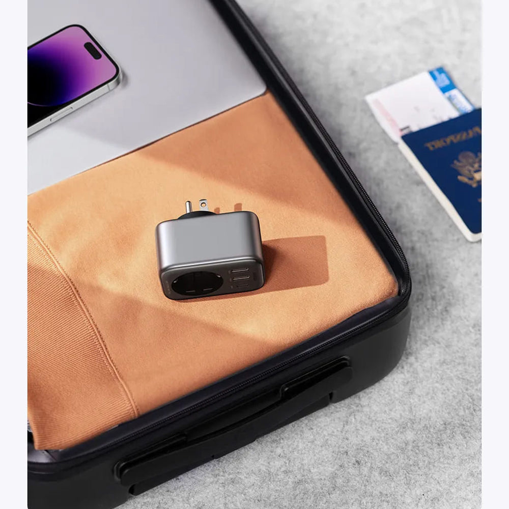 Ładowarka sieciowa UGREEN 15289 US, 30W, 3A, 2 x USB-A - 1 x USB-C - 1 x Schuko, Czarny