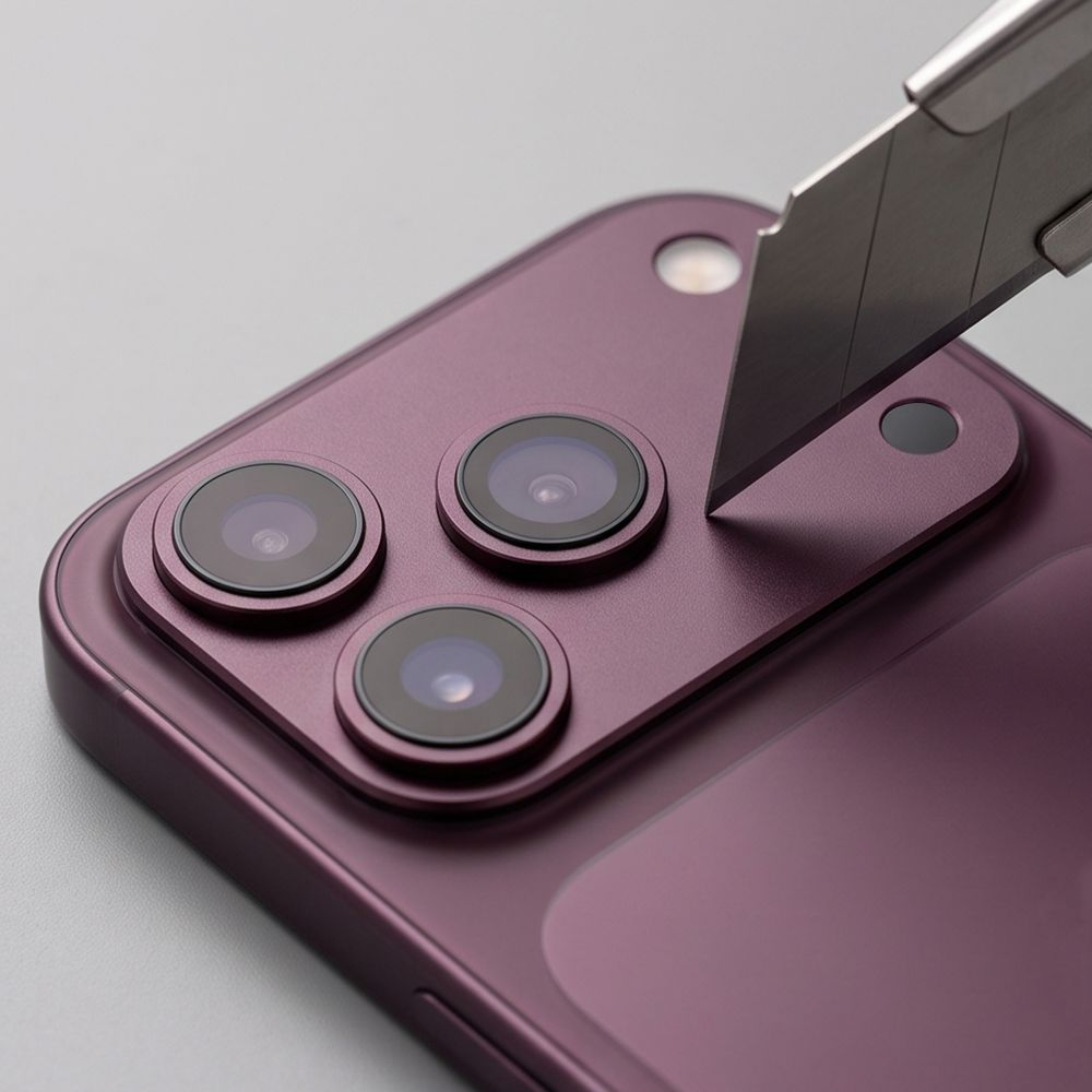 Ramka ochronna na aparat tylny Tech-Protect Camalloy Fit+ do Apple iPhone 18 Pro Max, aluminiowa, bordowa.