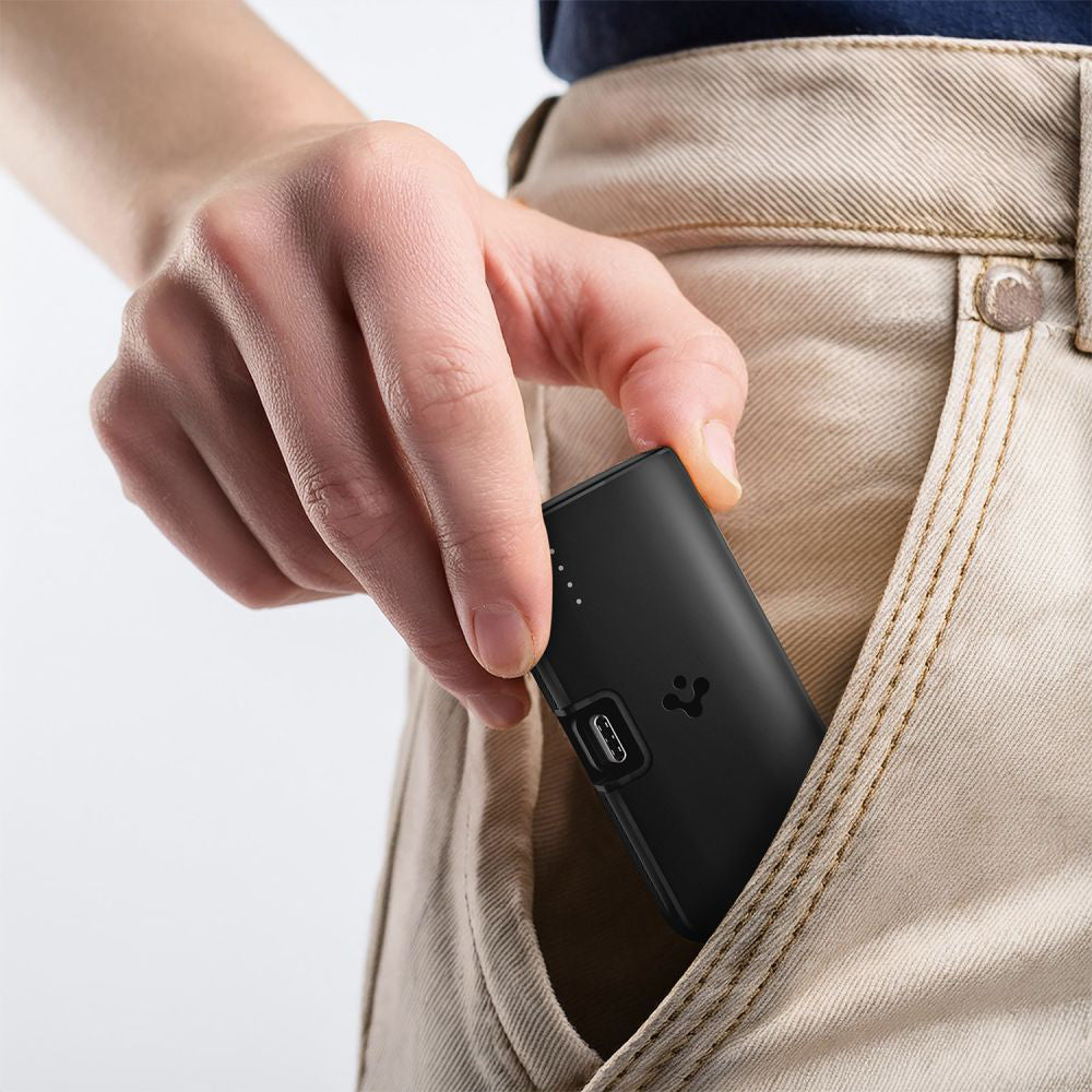 Zewnętrzna bateria Spigen, 5000mAh, 22.5W, PD, 1 x USB-C, Czarna