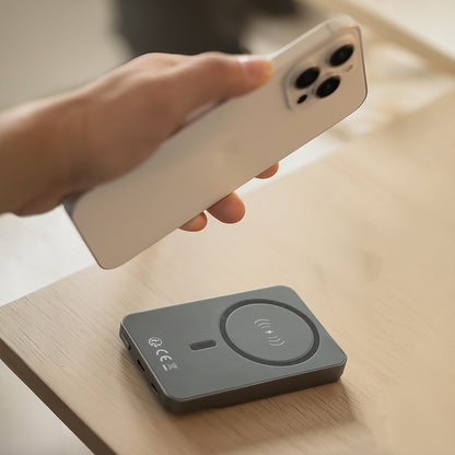 Zewnętrzna bateria bezprzewodowa Forever MATB-200, 5000mAh, 20W, PD + FQI, 1 x QI - 1 x USB-C, Czarna