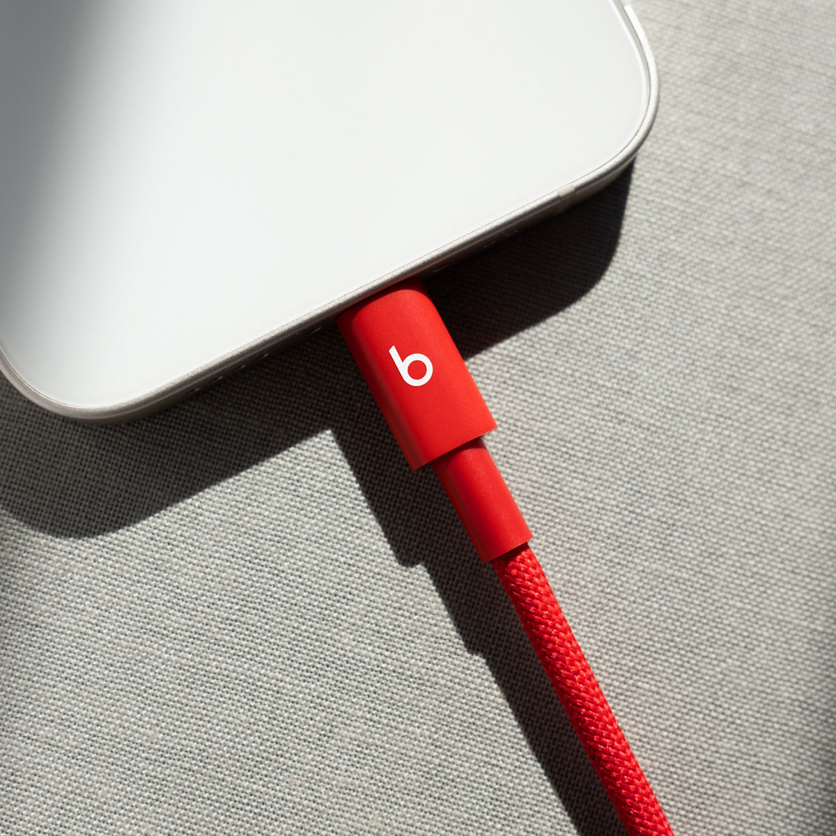 Kabel do danych i ładowania USB-C - Lightning Beats, 1,5 m, Czerwony MFEH4ZM/A
