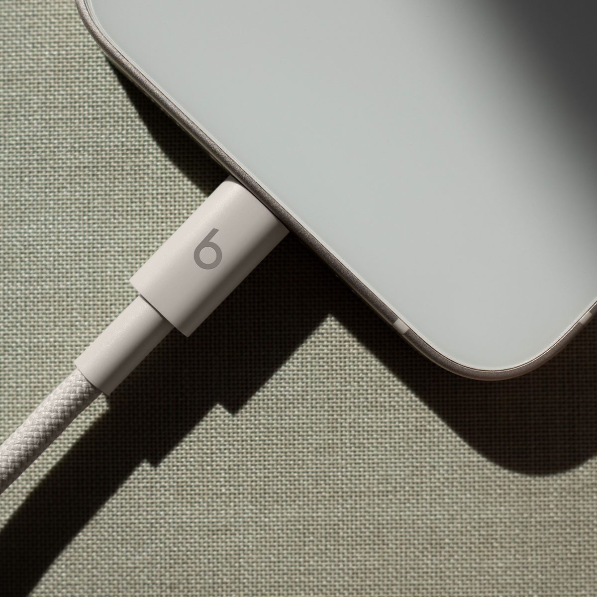 Kabel do danych i ładowania USB-C - Lightning Beats, 1,5 m, Beżowy MDGL4ZM/A