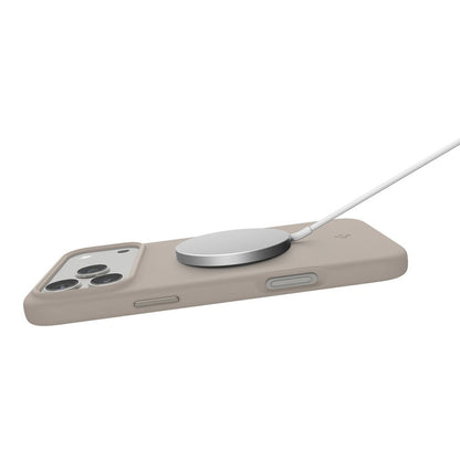 Etui MagSafe dla Apple iPhone 17 Pro Max, Spigen, Silicone Fit, Kremowy